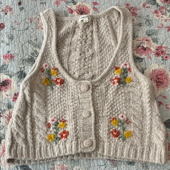 For Love & Lemons Beige Cropped Knit Cardigan Vest with Floral Embroidery - Picture 4 of 4